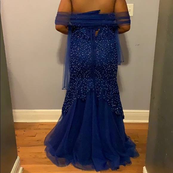 Floor length gown - Picture 3 of 7